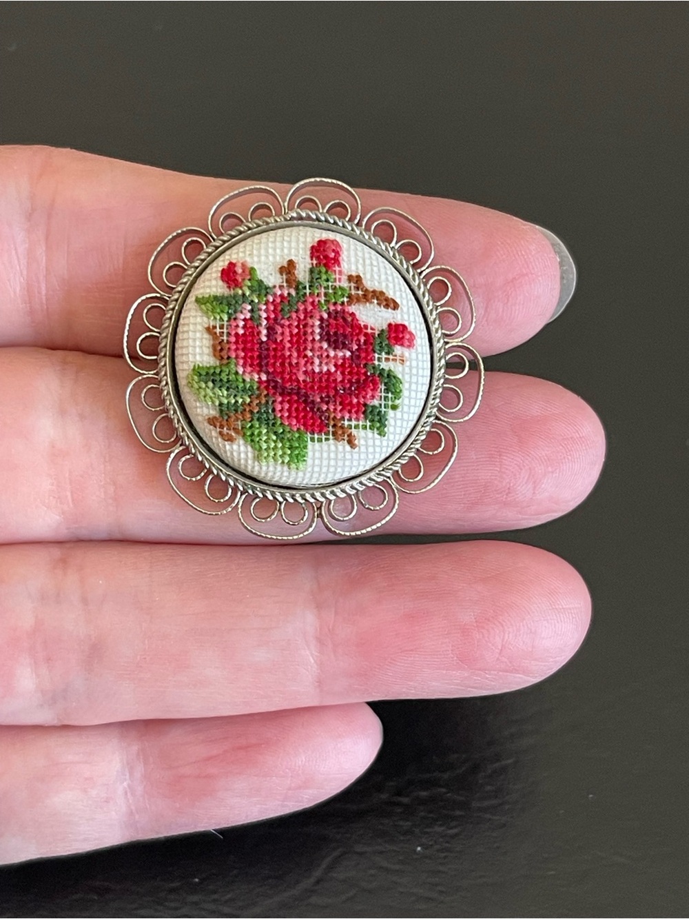 Vintage Handcrafted Red Rose Cross-Stitch Brooch - Picture 3 of 8